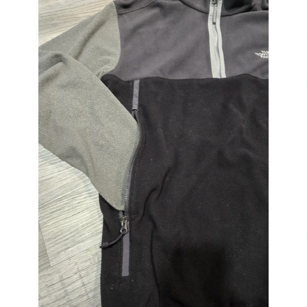 The North Face Black Gray Half Zip Jacket Men's L‎ Logo Zipper Accent